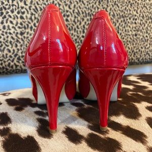 Madden Girl, 5.5, red pumps, excellent condition, 3 inch heels.